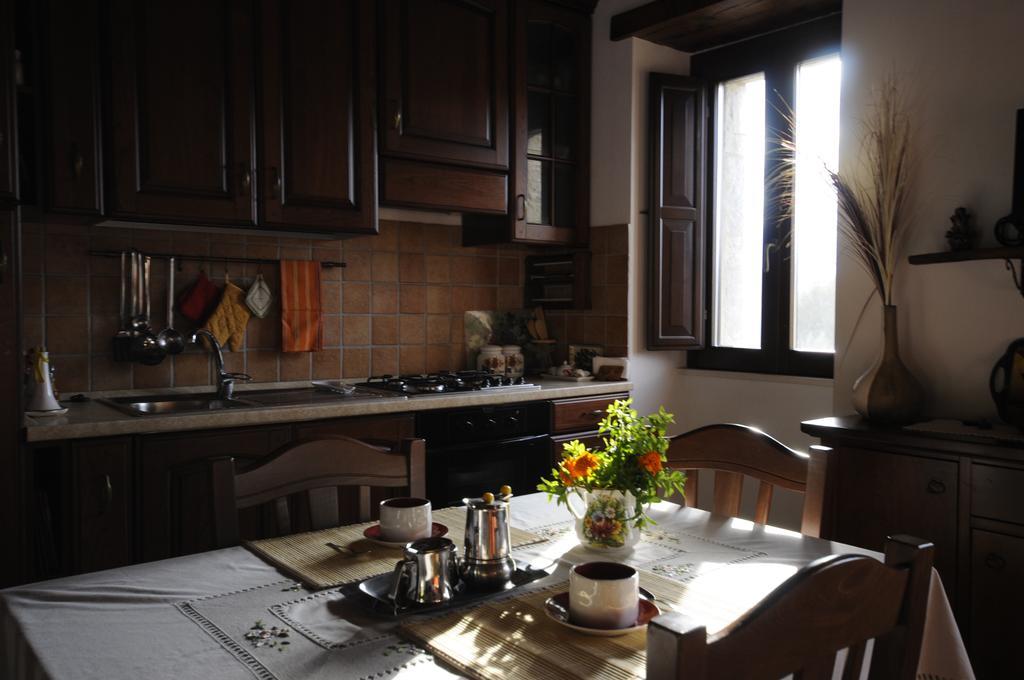 Bb Casavacanze Corneto Apartment Bomba Ruang foto